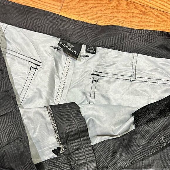 44 BURNSIDE charcoal gray hybrid board shorts. With 6 total pockets nwt - Picture 4 of 5